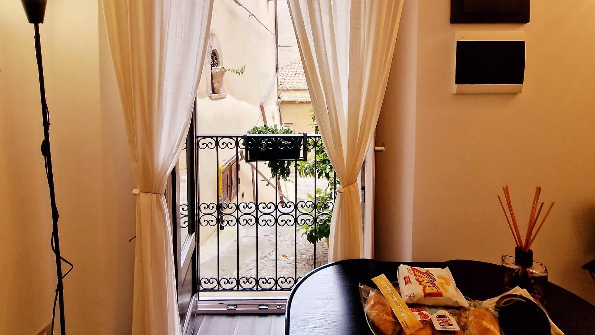 Donna Rosa - Main Avenue Villa Taormina Italien